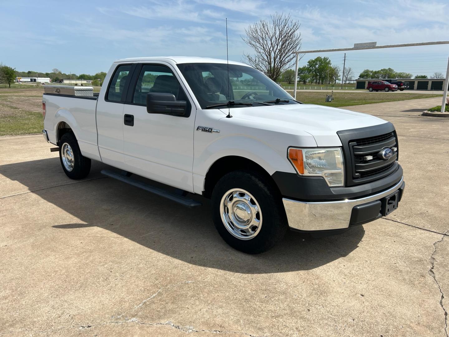 2014 White /Gray Ford F-150 XL SuperCab 6.5-ft. Bed 2WD (1FTEX1CM2EK) with an 3.7L V6 DOHC 24V engine, 6-Speed Automatic transmission, located at 17760 Hwy 62, Morris, OK, 74445, (918) 733-4887, 35.609104, -95.877060 - 2014 FORD F-150 XL SUPERCAB 6.5-ft. BED 2WD 3.7L V6 BI-FUEL SYSTEM RUNS ON CNG OR GASOLINE. FEATURES KEYLESS REMOTE ENTRY, POWER LOCKS, POWER WINDOWS, AM/FM STEREO, SIRIUS XM STEREO, CD PLAYER, AUXILLARY PORT, CRUISE CONTROL, TRACTION CONTROL, MULTI-FUNCTIONING STEERING WHEEL CONTROLS, TRAILER HITCH - Photo#2